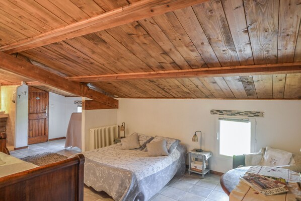 1 bedroom, WiFi, bed sheets - Charmante Chambre D'hôte au Coeur de la Provence à Venasque (Venasque)