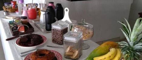 Buffet déjeuner gratuit tous les jours