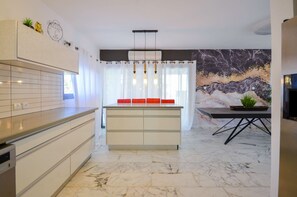 Villa | Private kitchen | Fridge, microwave, oven, stovetop - YalaRent Green Garden Villa Private Pool (Eilat)