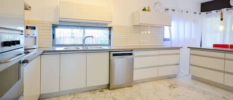 Villa | Private kitchen | Fridge, microwave, oven, stovetop