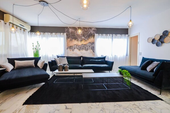 Villa | Living area