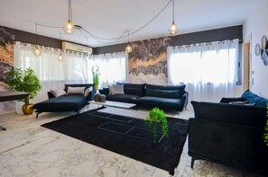 Villa | Área de sala de estar | Televisión de pantalla plana 