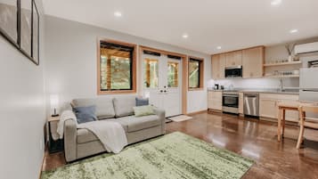 Studio | Living area