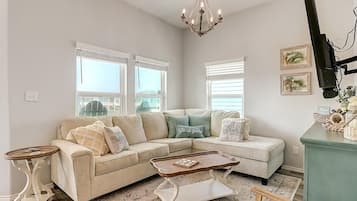 House, 3 Bedrooms | Living area | Smart TV, streaming services