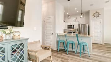 House, 3 Bedrooms | Private kitchen