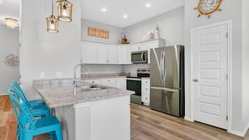 Hus, 3 soverom | Eget kjøkken | Kjøleskap, ovn, kokeplater og kaffetrakter/tekoker