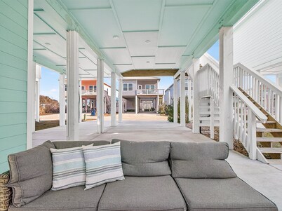 Turtle Cove 3 Bedroom Home by RedAwning