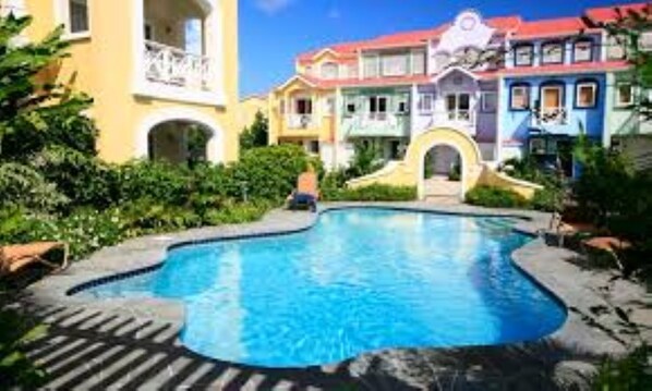 Alberca al aire libre 