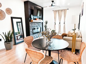 Dining - A peaceful Zen Oasis in the heart of San Antonio (San Antonio)