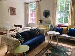 Smart TV, books - 2 bed flat on private road, 7-10min from Hastings Old Town/Country Park & ocean. (Hastings)