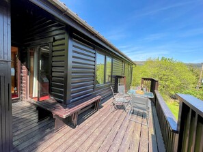 Outdoor dining - Beautiful Golf and Beach Lodge in Stunning Location - Pass the Keys (Dalbeattie)