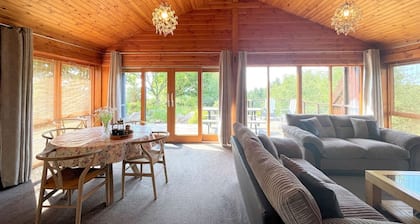 Beautiful 2BR Beach Lodge Set In Stunning Gardens - Pass the Keys