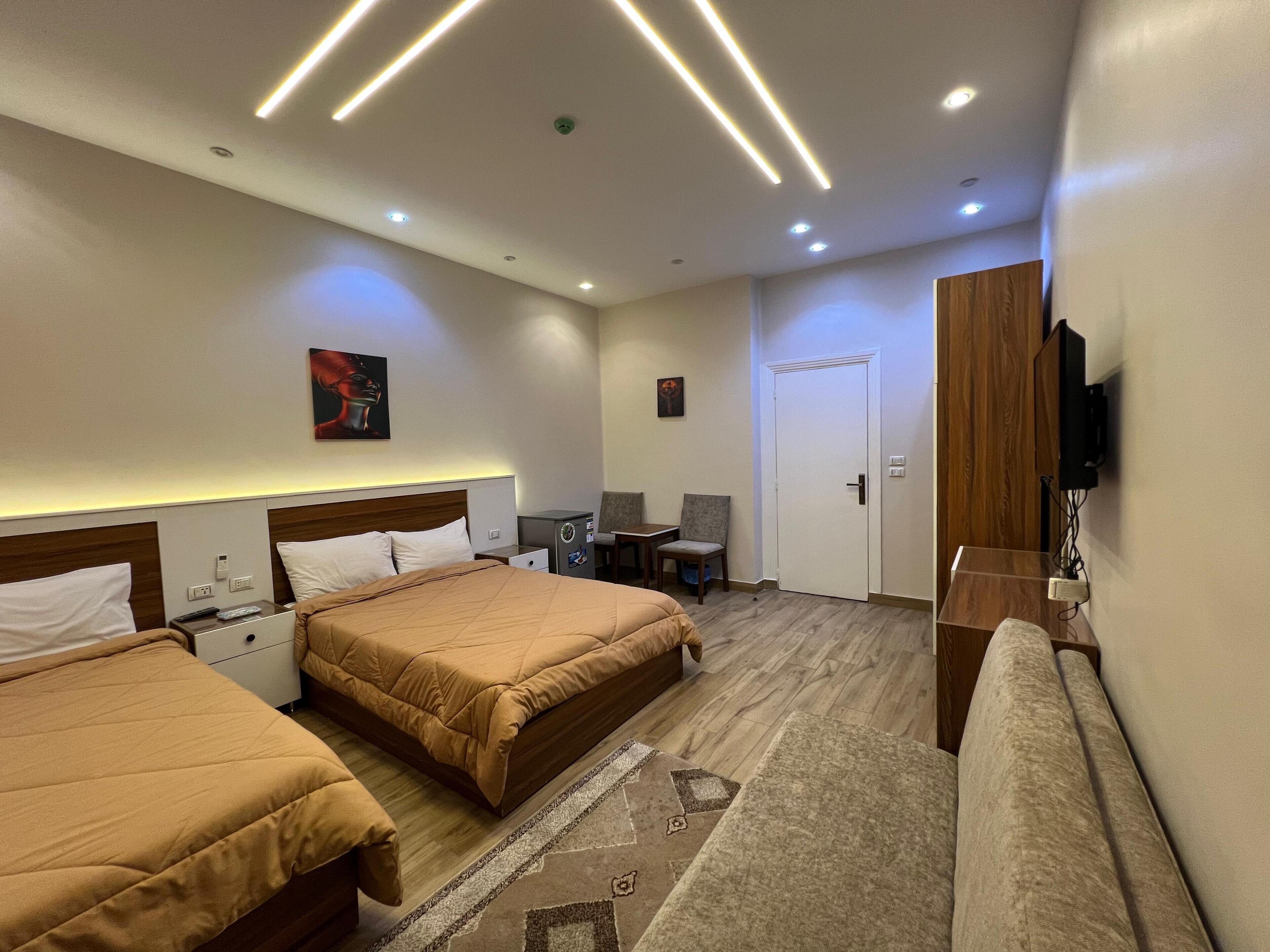 Habitación triple familiar | Minibar, wifi gratis, ropa de cama