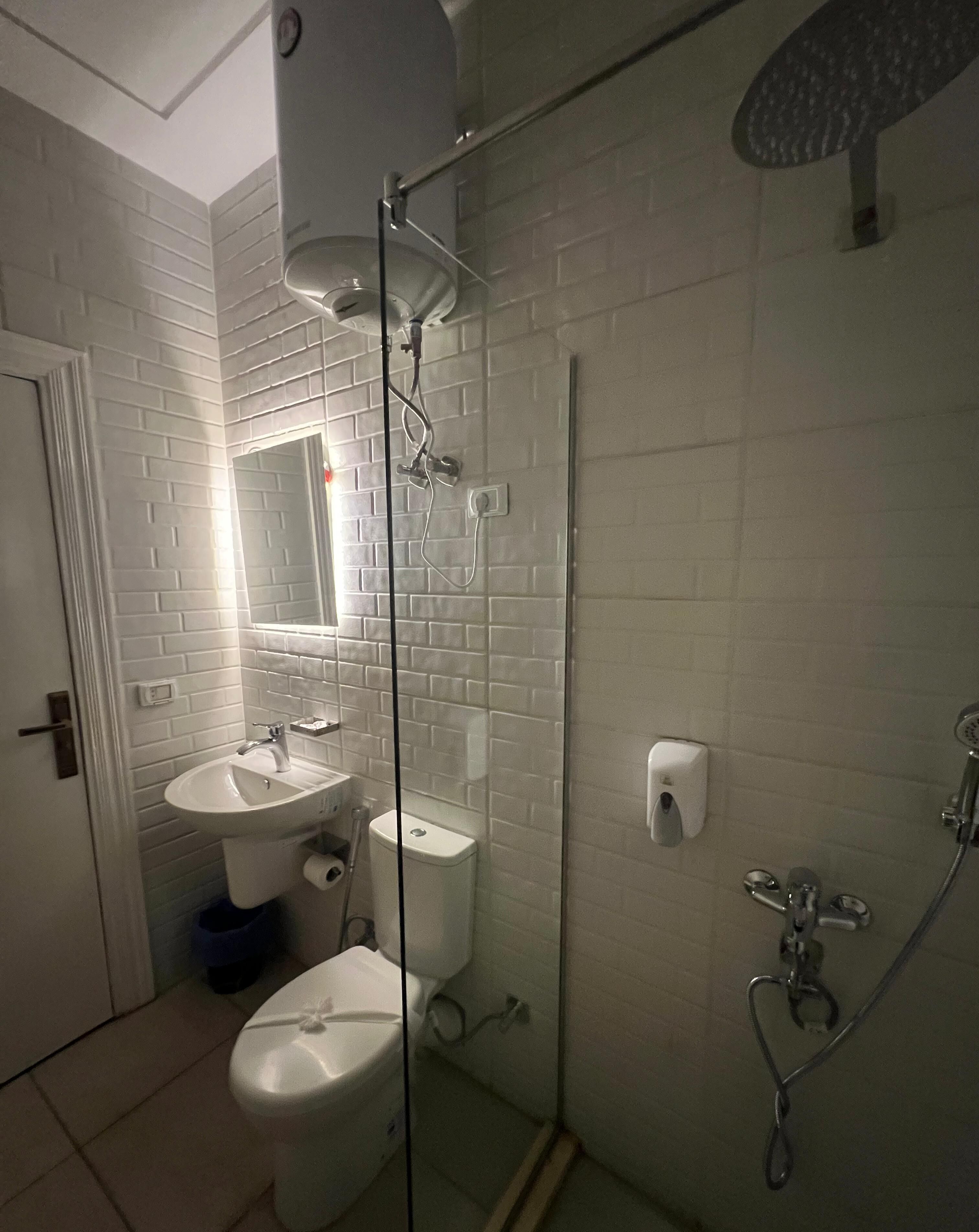 Minibar, Wi-Fi gratis, dan seprai linen