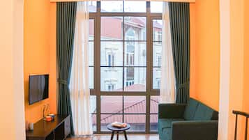 Comfort Room, 1 Queen Bed | 1 bedroom, blackout curtains, iron/ironing board, free WiFi