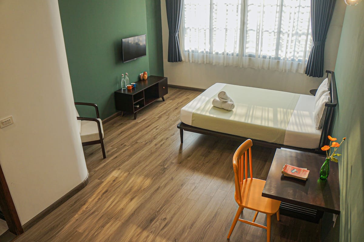 Habitación Confort, 1 cama Queen size | 1 habitación, cortinas blackout y tabla de planchar con plancha