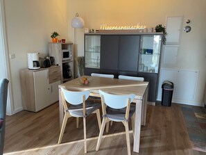 Dining - Apartment "Moin im Deichgraf" on the Wremer beach and cutter harbor (Wurster Nordseeküste)