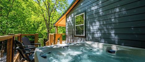 Outdoor spa tub
