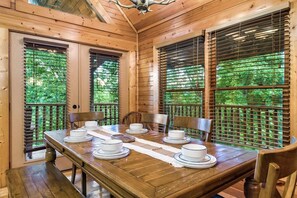 Dining - Free Dollywood Tix/Spacious/Central/PoolTable/ (Gatlinburg)