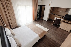 ห้องดีลักซ์ดับเบิล | โต๊ะทำงาน, เตารีด/โต๊ะรีดผ้า, Wi-Fi ฟรี