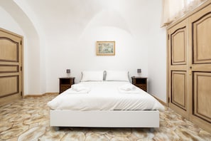 2 bedrooms, desk, free WiFi, bed sheets