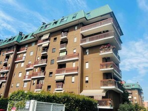Exterior - 2 Bedroom Apartment in Assago (Assago)