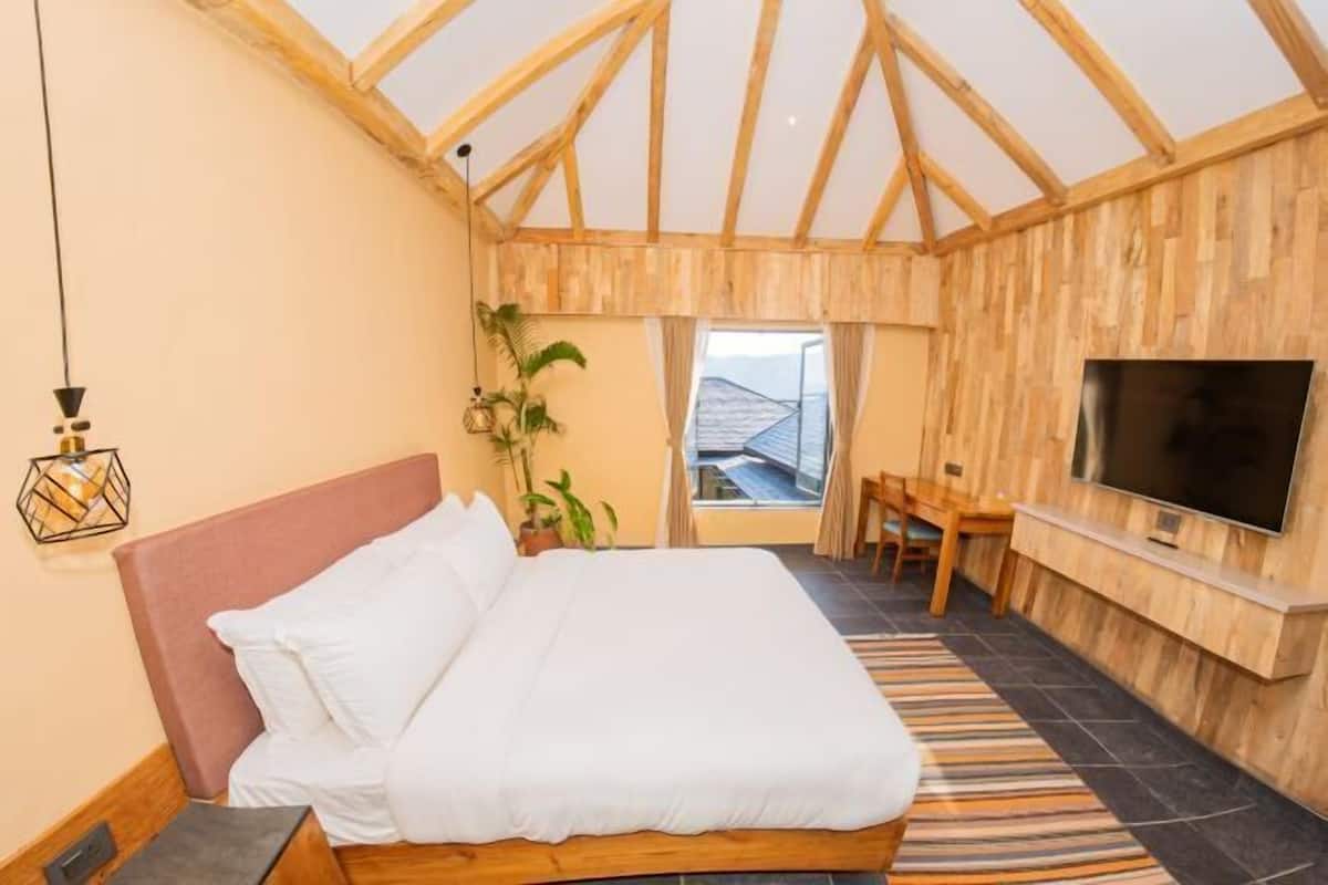 1 bedroom, premium bedding, minibar, in-room safe
