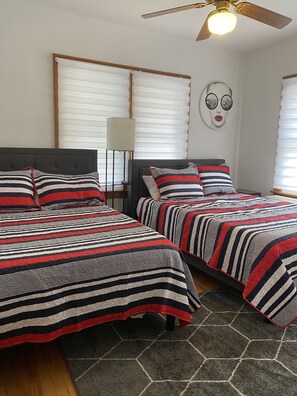 3 室のベッドルーム、アイロン / アイロン台、WiFi (無料)、ベッドシーツ