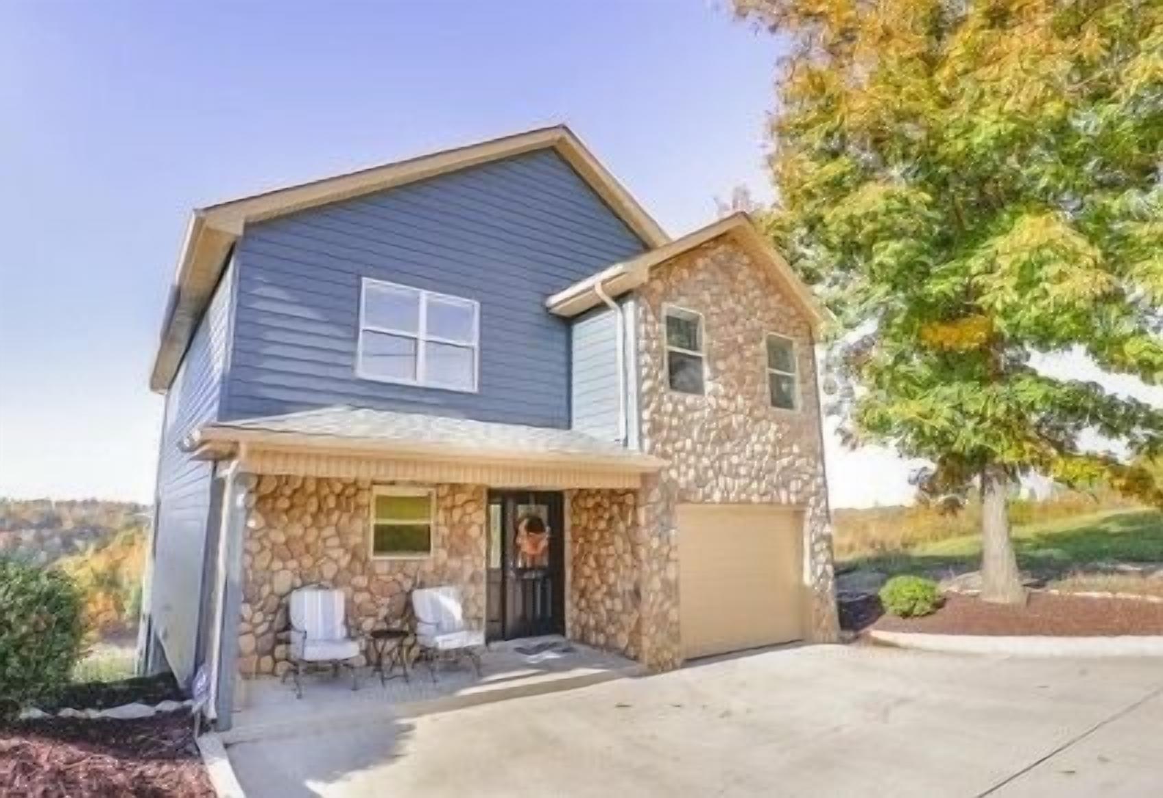 Newly Renovated ‘Harborview’ overlooking Lee’s Ford Marina on Lake Cumberland