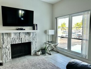 Smart TV, fireplace, books, stereo