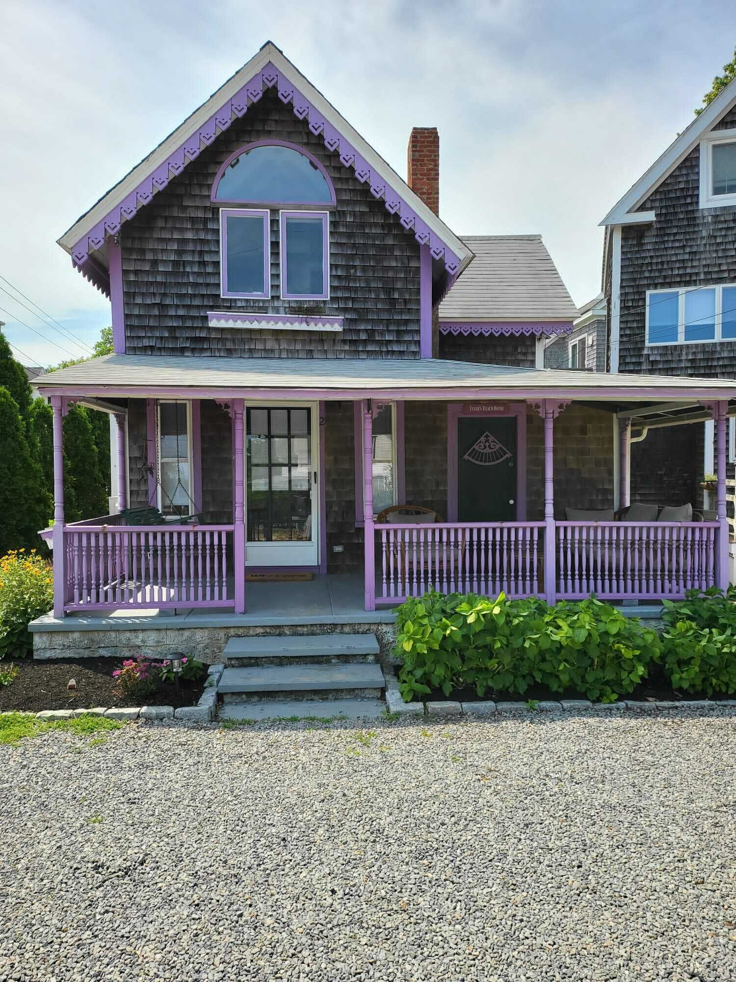 Fully Renovated & Spacious home within walking distance of Oak Bluffs / Beaches