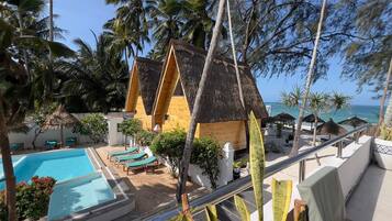 Front ocean Eco bungalow | Individually decorated, individually furnished, desk, soundproofing