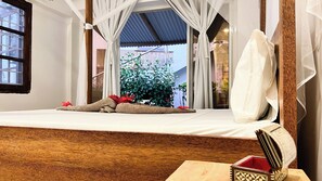 Decoración personalizada, muebles diferentes y escritorio