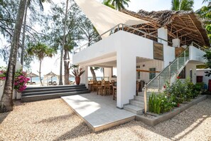 디럭스룸, 침실 1개, 바다 전망 | 각각 다른 스타일의 인테리어, 각각 다르게 가구 비치, 책상, 방음 설비