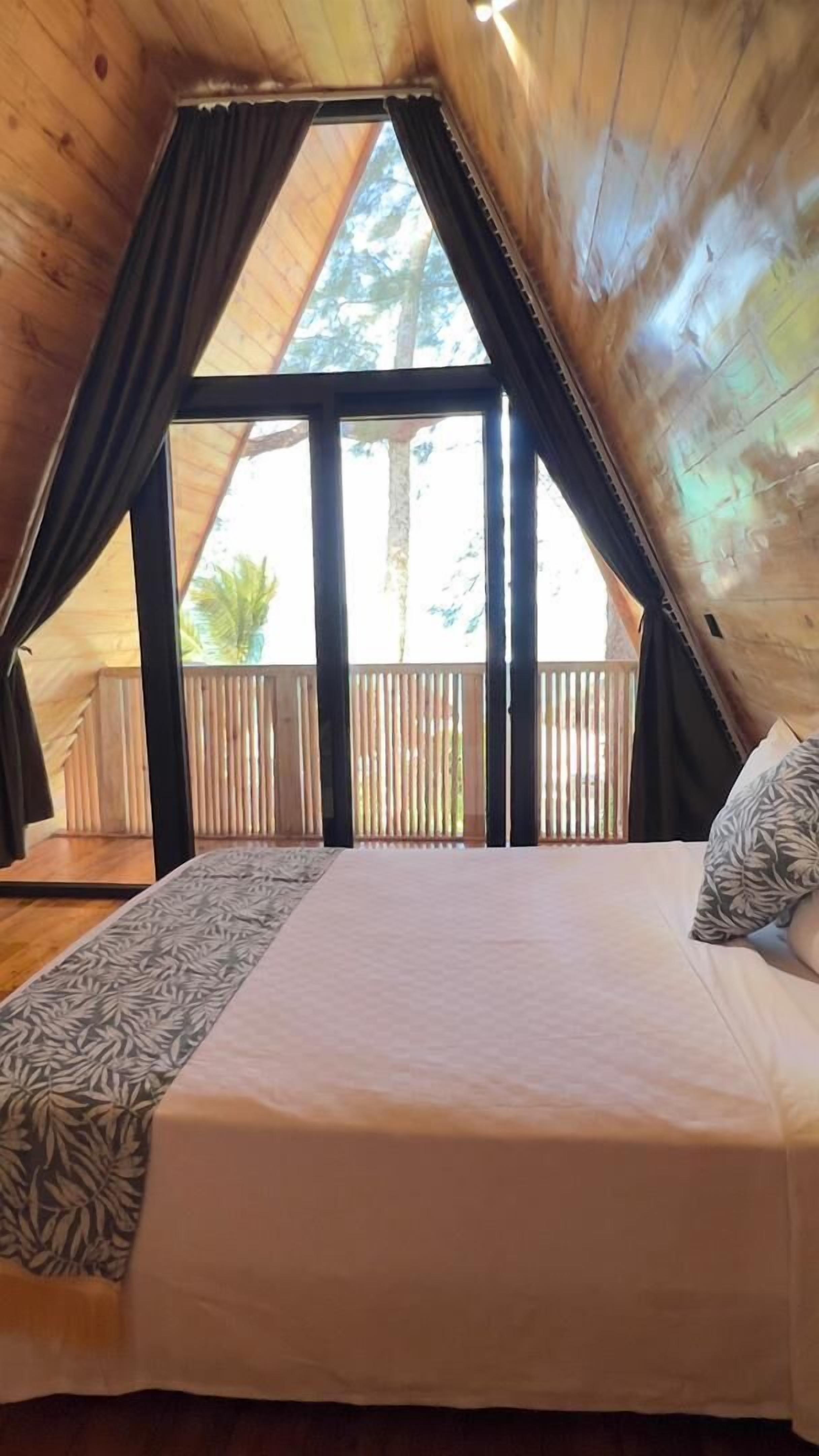 Front ocean Eco bungalow | Individually decorated, individually furnished, desk, soundproofing