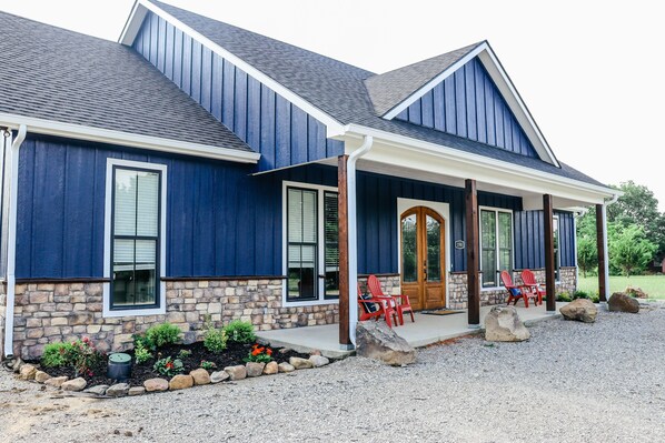 المنشأة من الخارج