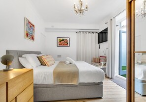 2 bedrooms, iron/ironing board, free WiFi, bed sheets - Central Haven By My Getaways (Brighton)