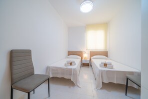 2 habitaciones, tabla de planchar con plancha y wifi gratis 