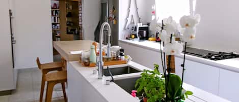 冷蔵庫、電子レンジ、オーブン、食器洗い機