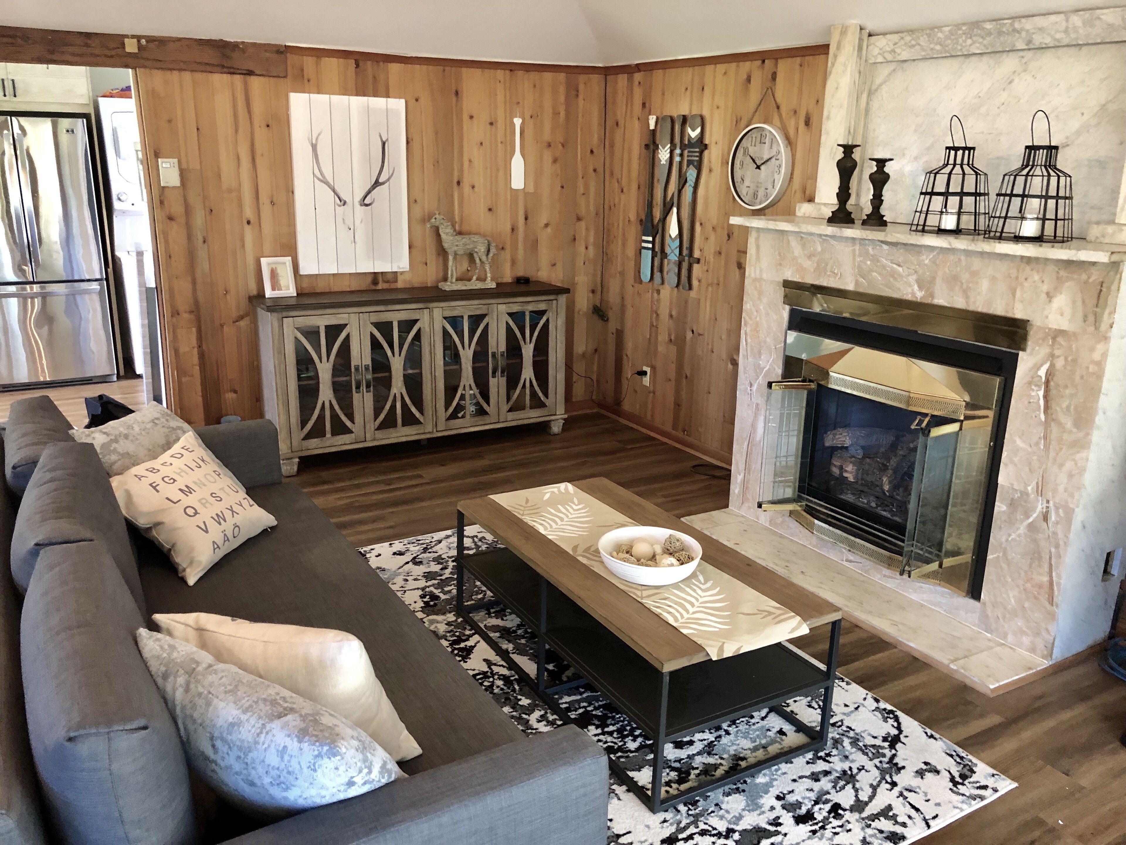 Smart TV, fireplace, DVD player, books