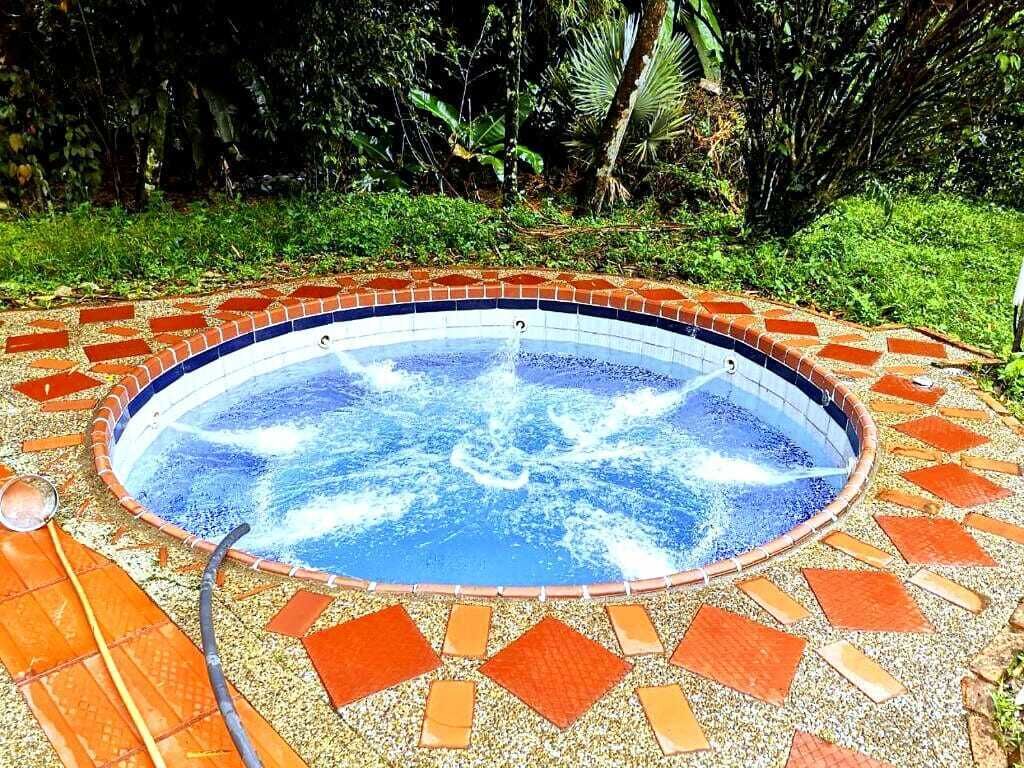 Tina de hidromasaje al aire libre