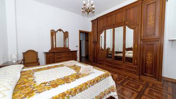 3 bedrooms, bed sheets