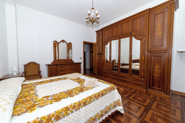 3 habitaciones y ropa de cama