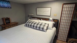 1 bedroom, desk, iron/ironing board, WiFi