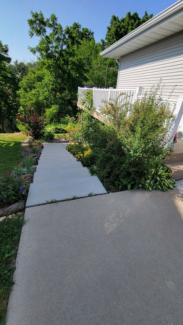 Property grounds - Private entrance/space. Peaceful getaway. Close to events. King bed. 
Amenities! (Dubuque)