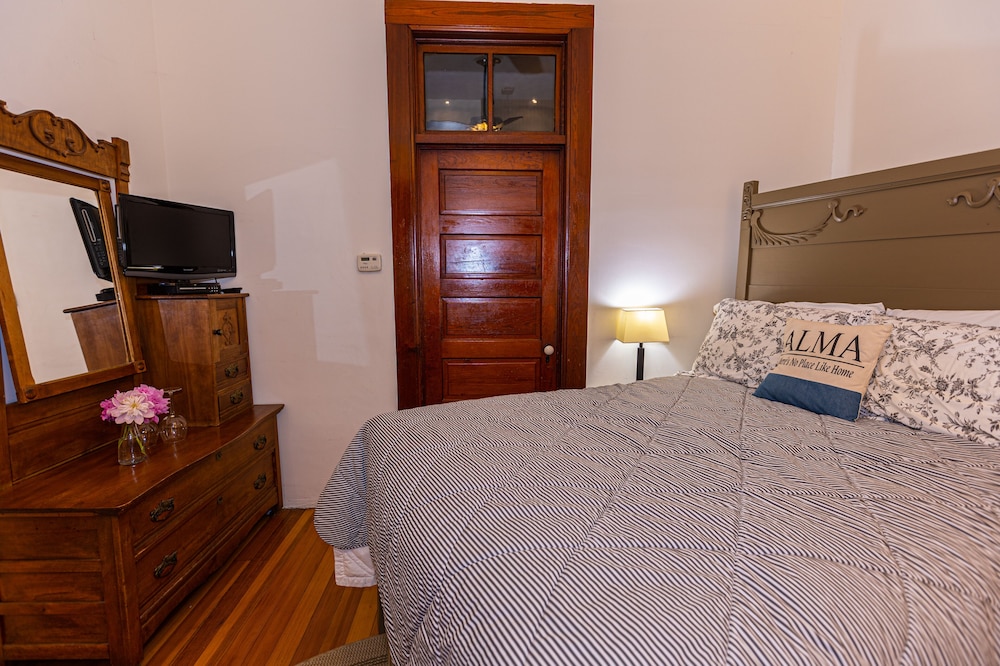 Blue Door Inn Suite Two Alma Vrbo
