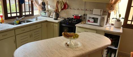 Micro-ondes, four, plaque de cuisson, lave-vaisselle
