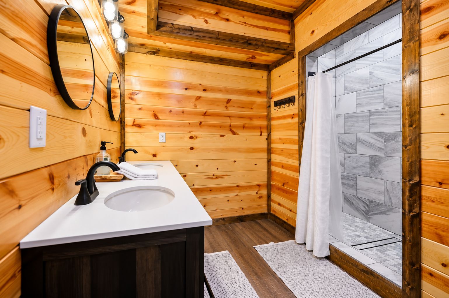 QUEEN ESNUITE BATH 1: Rustic charm meets modern comfort in this cozy cabin bathroom