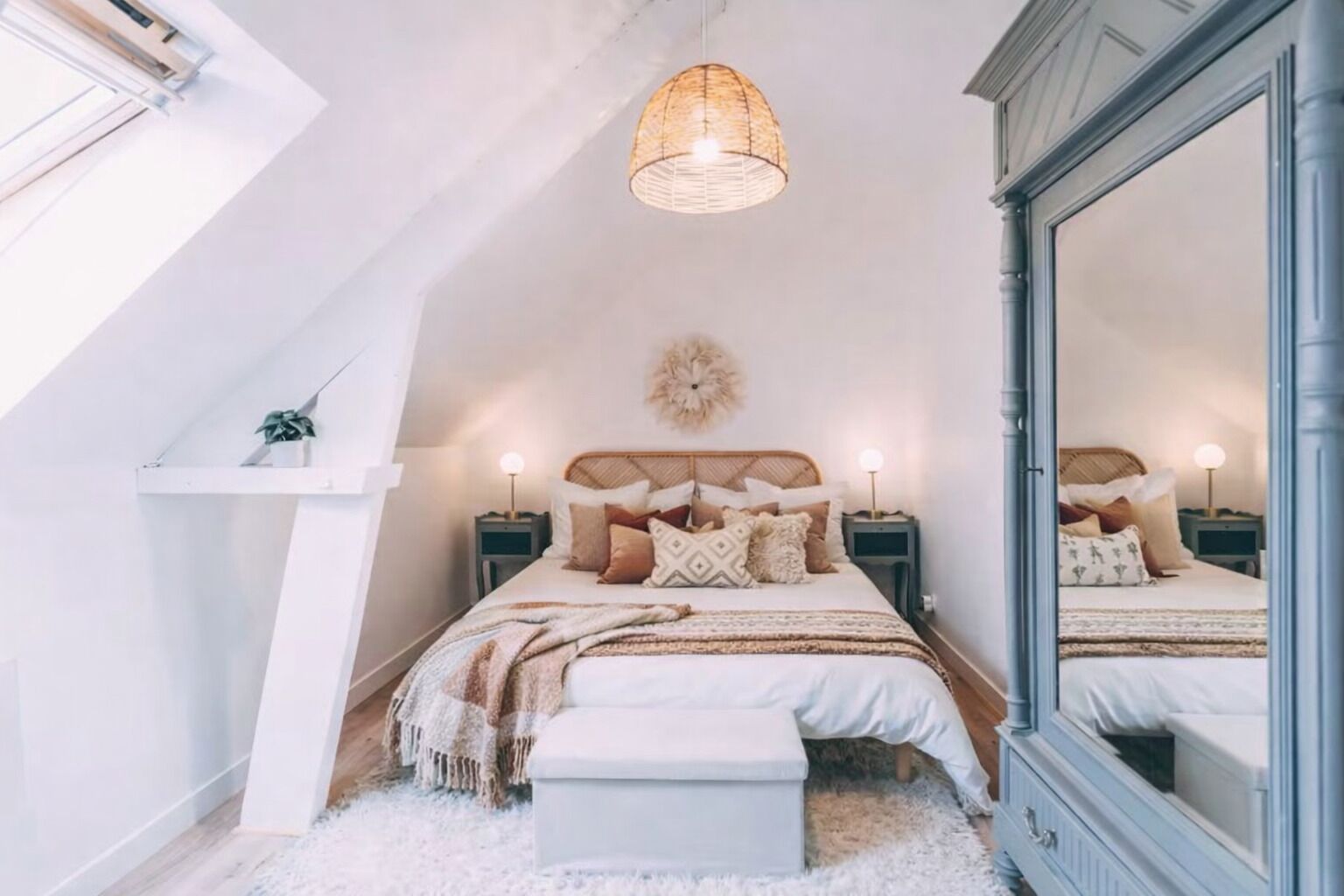 4 bedrooms, desk, iron/ironing board, travel cot