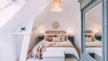 4 bedrooms, desk, iron/ironing board, travel cot